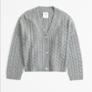 ☃️ Abercrombie & Fitch Short Cable Cardigan Sweater